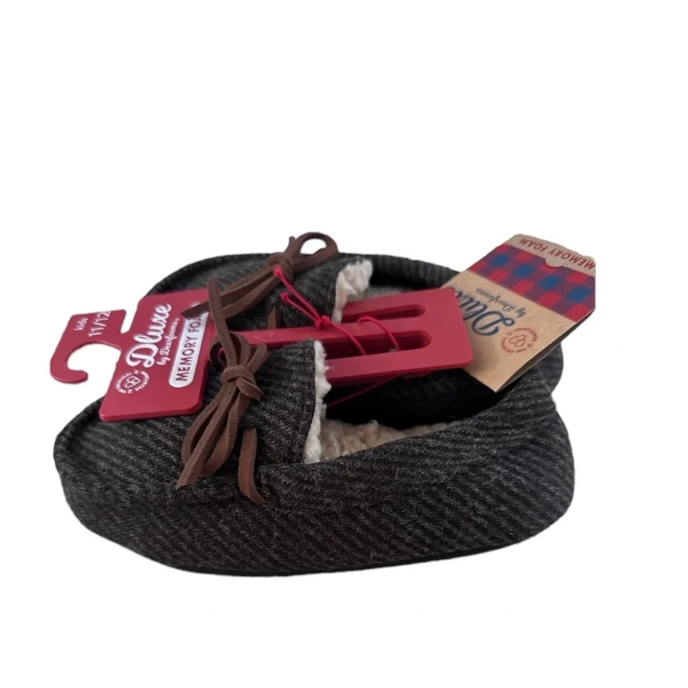 NWT Youth Boys Dluxe by Dearfoams Memory Foam‎ Slippers 11/12